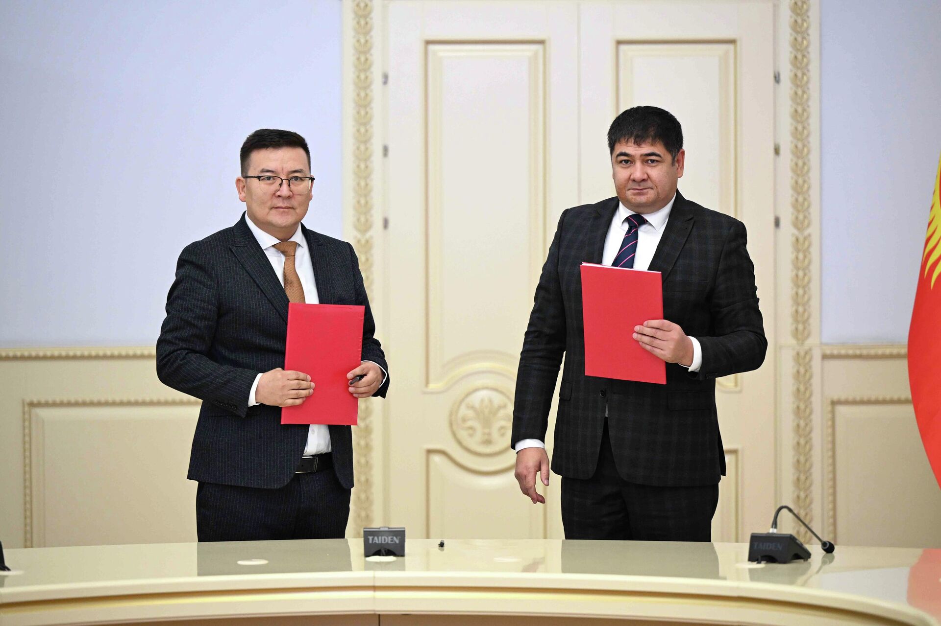 Церемония подписания инвестиционного соглашения между кабинетом министров Кыргызстана и OcOO Кыргызско-китайский инвестиционный холдинг - Sputnik Кыргызстан, 1920, 08.12.2023