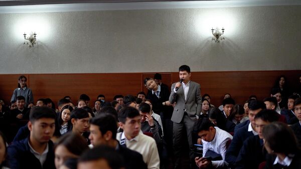 Бишкекские студенты узнали, где в России можно выгодно трудоустроиться, — видео - Sputnik Кыргызстан