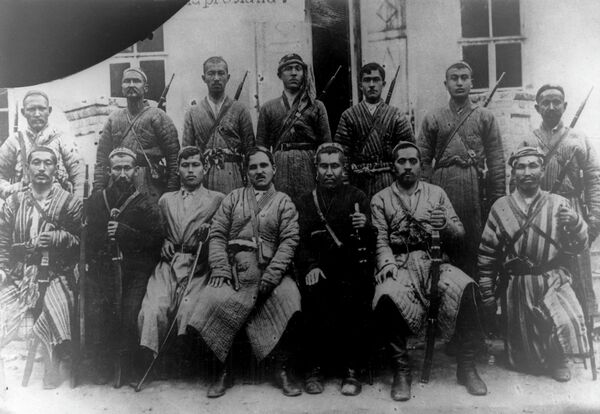 Совет бийлигин орнотууда басмачыларга каршы күрөшкөн жигиттер. 1920-жылдар - Sputnik Кыргызстан