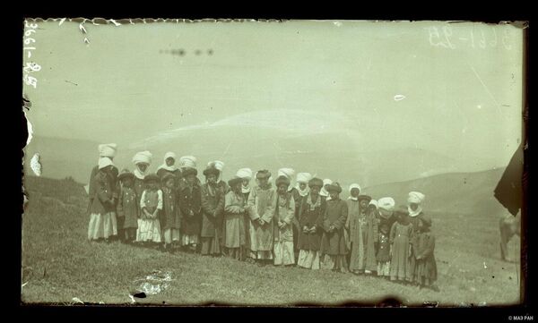 Өткөн кылымдын 20-жылдары кыргыздын кыз-келиндери тойдо. Нарын облусу, 1926-жыл - Sputnik Кыргызстан