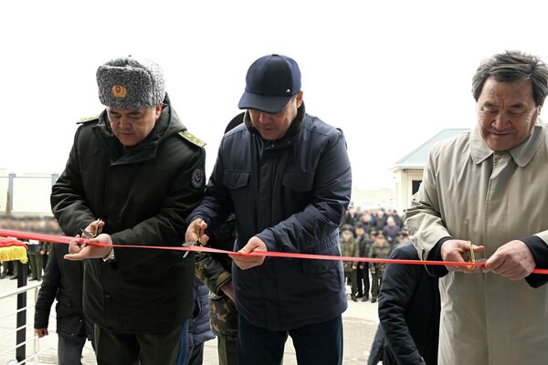 Президент Садыр Жапаров принял участие в церемонии открытия нового здания Управления ГКНБ по Баткенской области - Sputnik Кыргызстан