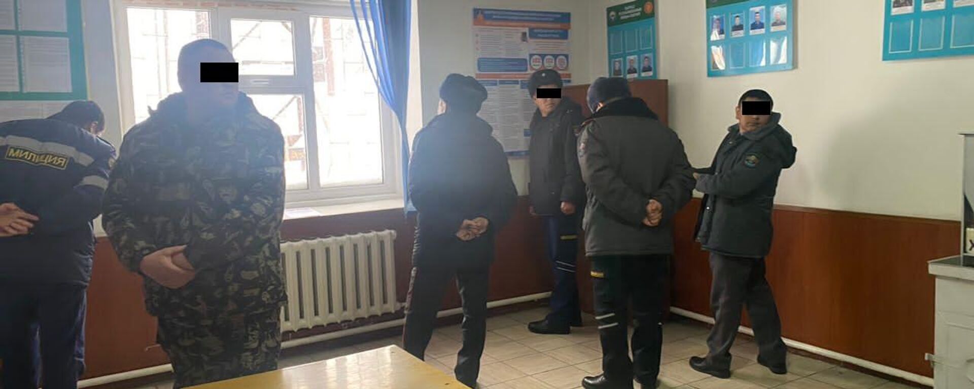 Задержание милиционеров по подозрению в вымогательстве денег в Тюпском районе  - Sputnik Кыргызстан, 1920, 15.12.2023