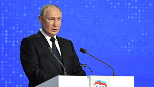Президент РФ Владимир Путин на съезде партии Единая Россия - Sputnik Кыргызстан