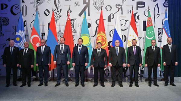 Председатель правительства РФ Михаил Мишустин и главы правительств СНГ на Международной выставке-форуме Россия - Sputnik Кыргызстан