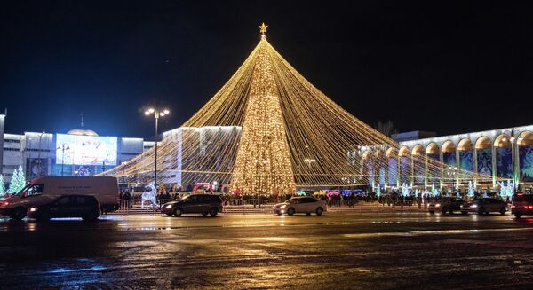 Главная новогодняя елка Кыргызстана - Sputnik Кыргызстан