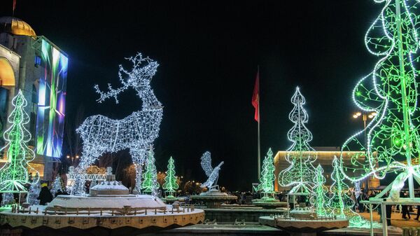 Новогодняя инсталляция на площади Ала-Тоо в Бишкеке. Архивное фото  - Sputnik Кыргызстан
