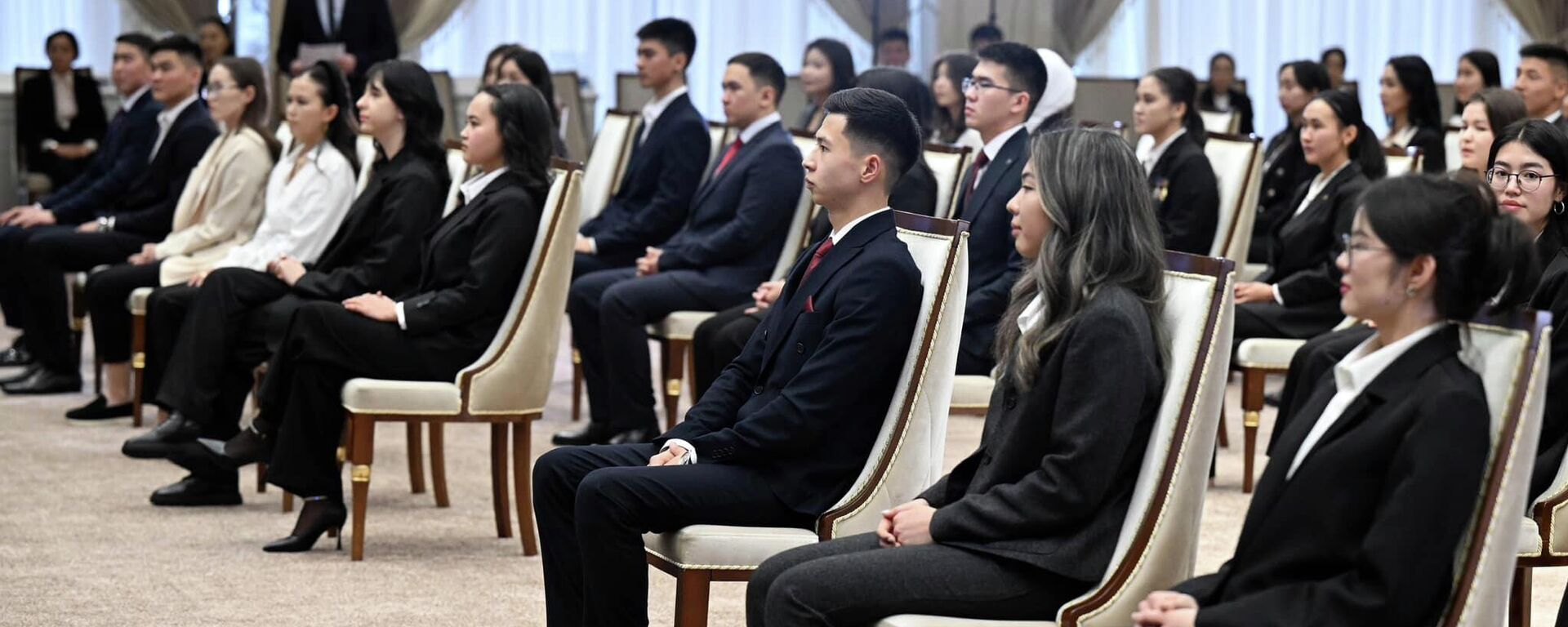 Студенты-лауреаты президентской стипендии. Архивное фото - Sputnik Кыргызстан, 1920, 09.09.2025