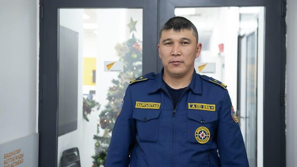 ӨКМдин Өрт өчүрүү жана алдын алуу башкармалыгынын улук офицери, майор Асхат Муканов - Sputnik Кыргызстан