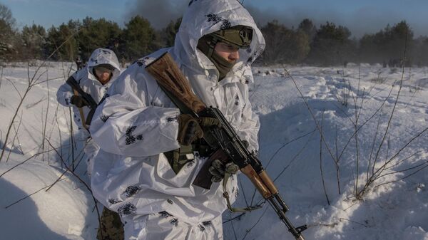 Украинские военнослужащие в Черниговской области - Sputnik Кыргызстан
