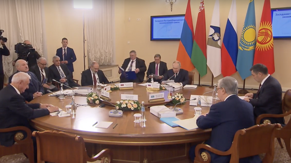 Саммит глав стран ЕАЭС в Санкт-Петербурге — запись прямого эфира - Sputnik Кыргызстан