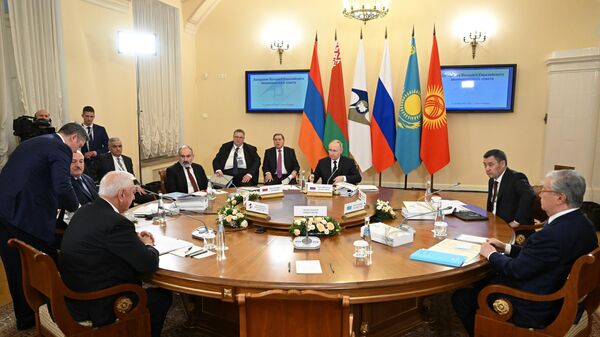 Лидеры стран участников ЕАЭС на  заседании Высшего Евразийского экономического совета. Архивное фото  - Sputnik Кыргызстан