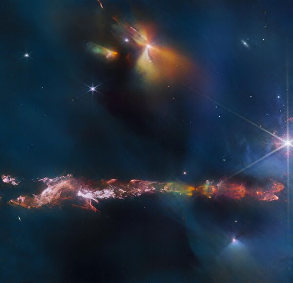Так называемые объекты Хербига-Харо представляют собой светящиеся области, окружающие новорожденные звезды  - Sputnik Кыргызстан