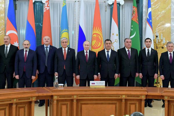 Садыр Жапаров сегодня, 26 декабря, принял участие в неформальной встрече лидеров стран СНГ в Санкт-Петербурге - Sputnik Кыргызстан