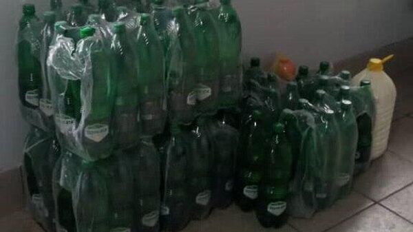  Попытка передачи 108 литров спирта в исправительную колонию № 8 в селе Петровка Чуйской области - Sputnik Кыргызстан
