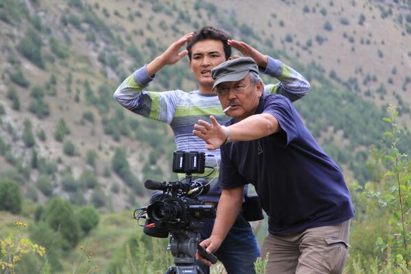 Таланттуу кинооператор өмүрүнүн аягына чейин тасма тартып жүрүп, 72 жашында дүйнөдөн кайткан - Sputnik Кыргызстан