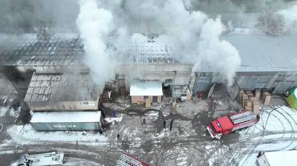 Крупный пожар на складе в Бишкеке - Sputnik Кыргызстан