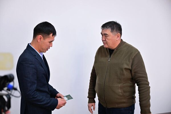 Султанов август айында Ташиевге кайрылып, документ алууга жардам берүүнү суранганы айтылат - Sputnik Кыргызстан