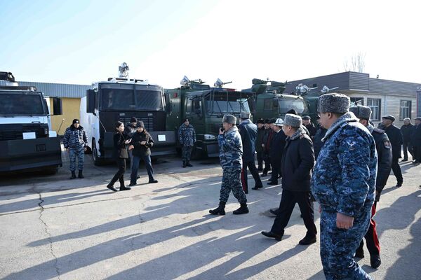Глава кабмина напомнил о значительном увеличении зарплат правоохранителей - Sputnik Кыргызстан