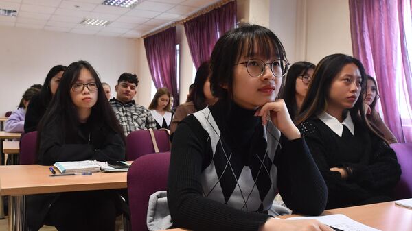 Университетте сабак учурунда студенттер. Архив - Sputnik Кыргызстан