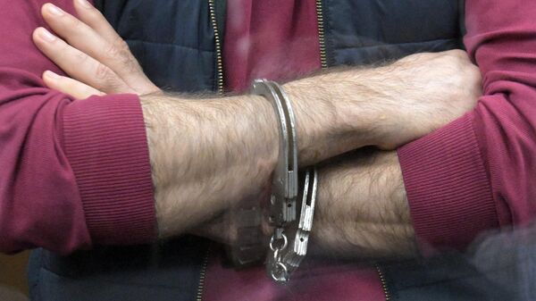 Мужчина в наручниках. Архивное фото - Sputnik Кыргызстан