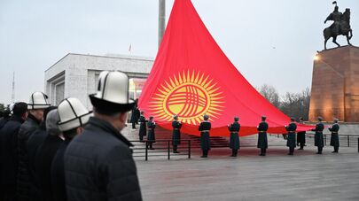 Торжественное мероприятие по поднятию обновленного флага КР в Бишкеке