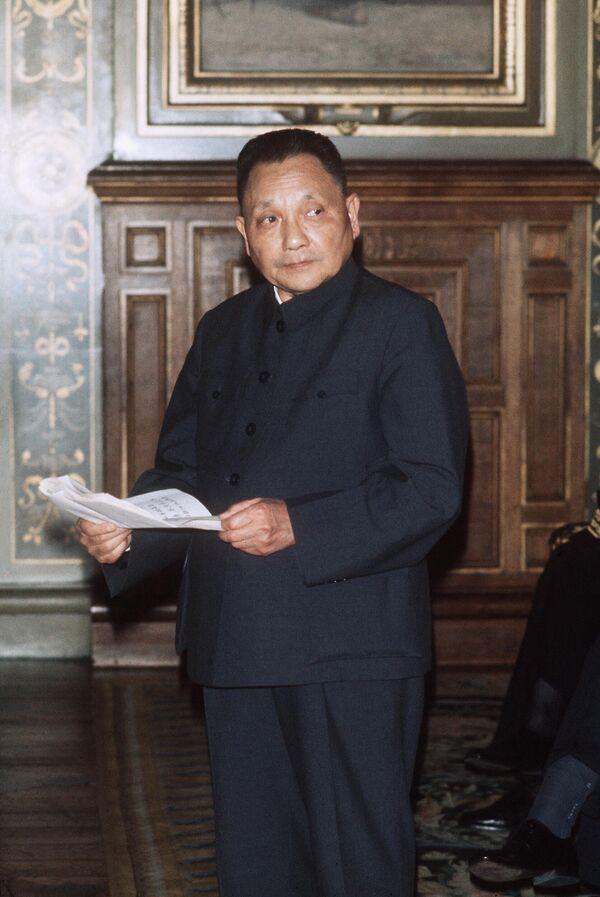 Бывший председатель Народного политического консультативного совета Китая Дэн Сяопин - Sputnik Кыргызстан