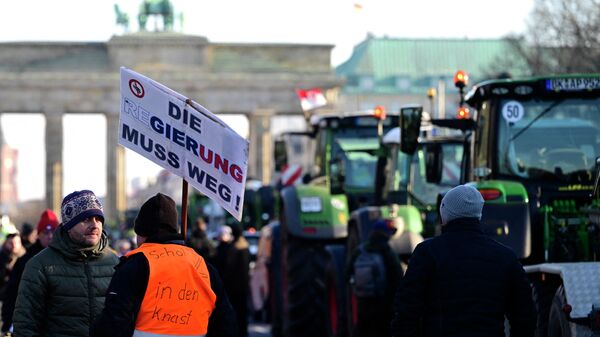 Протесты фермеров против отмены субсидий в Германии - Sputnik Кыргызстан