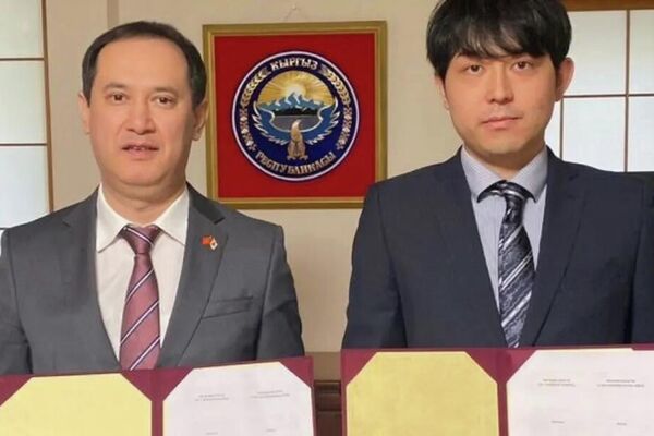 Документ был подписан 29 ноября прошлого года Ибраевым и генеральным директором японской компании Накамурой Рёта - Sputnik Кыргызстан