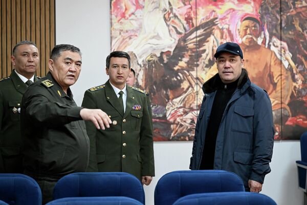 Президент Садыр Жапаров открыл обновленное здание Управления Госкомитета национальной безопасности в Иссык-Кульской области - Sputnik Кыргызстан