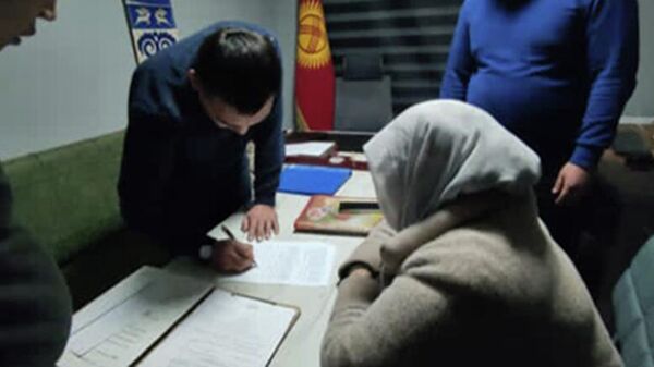 Задержание директор ошского детсада при попытке дачи взятки - Sputnik Кыргызстан