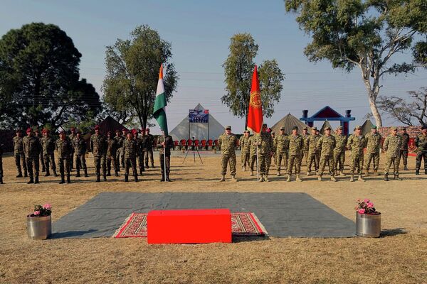 В Индии стартовали кыргызско-индийские военные учения &quot;Канжар&quot; - Sputnik Кыргызстан