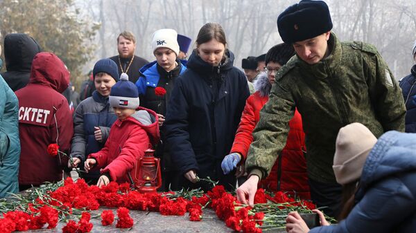 Торжественные мероприятия, посвященные 80-й годовщине со дня освобождения блокадного Ленинграда в Оше - Sputnik Кыргызстан