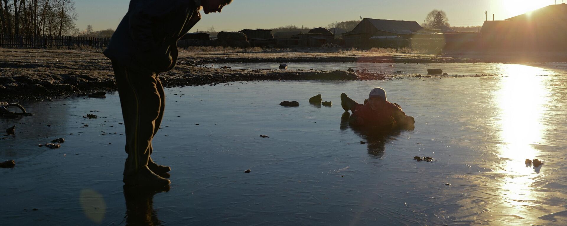 Сокулукта балдар сууга чөгүп кетти. Архив - Sputnik Кыргызстан, 1920, 03.02.2026