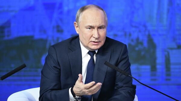 РФтин президенттикке талапкер Владимир Путин ишеничтүү адамдар менен жолугушуусунда - Sputnik Кыргызстан