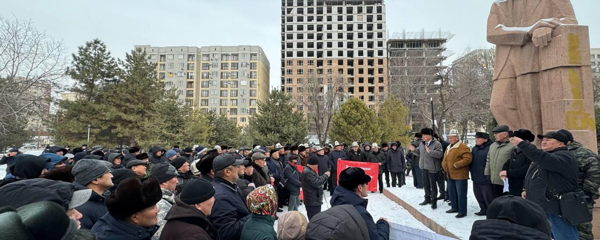 Ветераны-силовики вышли на митинг в Бишкеке - Sputnik Кыргызстан, 1920, 01.02.2024