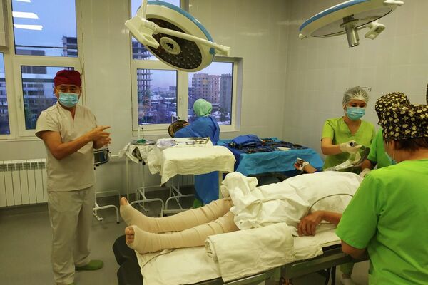 Сегодня, 1 февраля, в отделении трансплантологии Национального центра охраны материнства и детства выполнена первая бесплатная пересадка почки 22-летней пациентке - Sputnik Кыргызстан