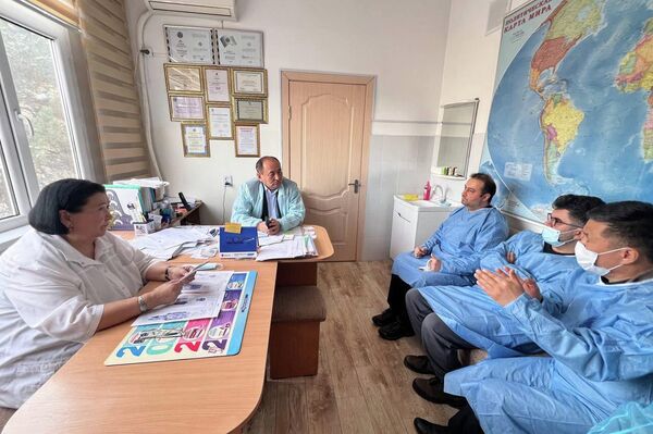 Сегодня в Кыргызстан прибыли два реаниматолога из больницы &quot;Голджук&quot; при Минздраве Турции - Sputnik Кыргызстан