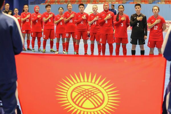 Женская сборная по футзалу стартовала с уверенной победы на центральноазиатском турнире CAFА в Душанбе - Sputnik Кыргызстан