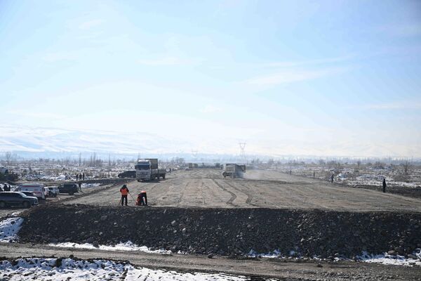 Новая объездная дорога позволит значительно снизить интенсивность движения и пробок, а также повысить безопасность дорожного движения - Sputnik Кыргызстан