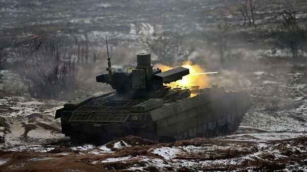 Боевая машина поддержки танков БМПТ Терминатор военнослужащих Центрального военного округа ведет учебный огонь в зоне СВО - Sputnik Кыргызстан