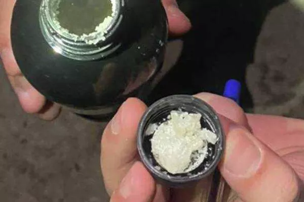 В ночь на 10 февраля при попытке сбыта крупной партии синтетических наркотиков был задержан А. Р. Н., у которого изъяли мефедрон общим весом 1 килограмм 110 граммов - Sputnik Кыргызстан