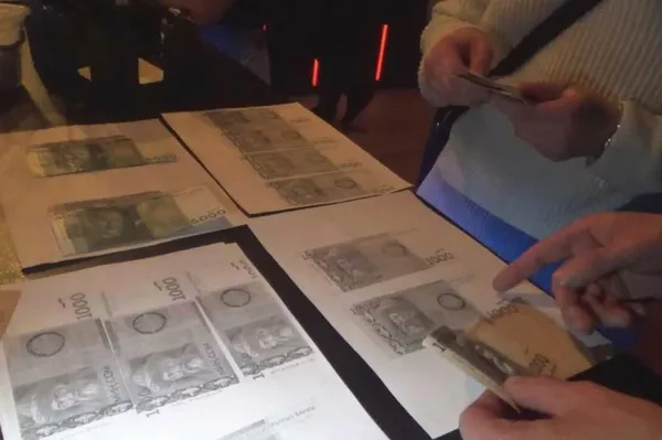 В некоторых из них обнаружили свертки, содержащие неизвестное вещество со специфическим запахом. Назначена экспертиза. - Sputnik Кыргызстан