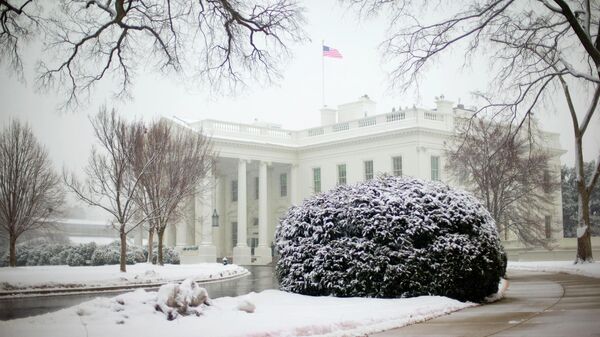 Белый дом в Вашингтоне, во время снегопада. Архивное фото - Sputnik Кыргызстан