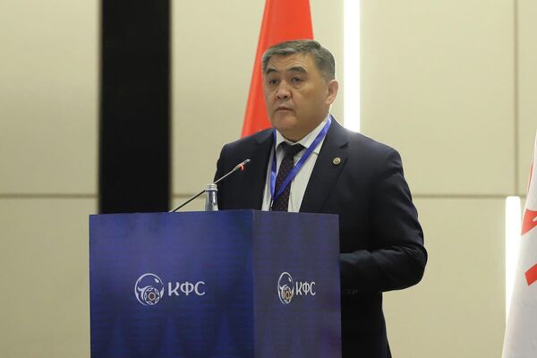 Камчыбек Ташиев рассказал, как будет совмещать должности руководителей Госкомитета национальной безопасности и Кыргызского футбольного союза - Sputnik Кыргызстан