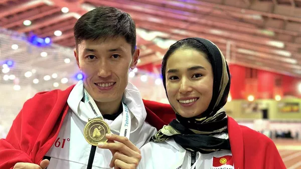 Двукратный чемпион Азии Нурсултан Кенешбеков и легкоатлетка Айнуска Калил кызы, ранее завоевавшая серебро  - Sputnik Кыргызстан