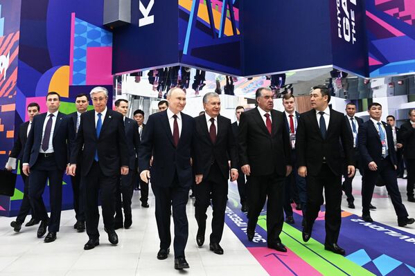 Президенты осматривают зоны проведения турнира - Sputnik Кыргызстан