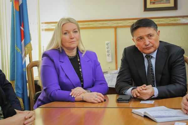 Члены делегации выразили признательность за приглашение и подчеркнули необходимость практики подобных выездов судей или делегаций, поскольку такое взаимодействие поможет совершенствовать механизмы интеграции - Sputnik Кыргызстан