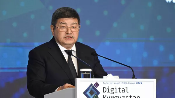 Председатель кабинета министров Акылбек Жапаров выступая на международном ПЛАС-Форуме Digital Kyrgyzstan - Sputnik Кыргызстан