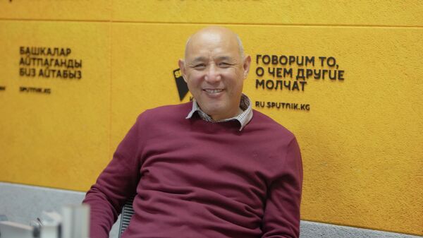 Председатель Палаты пчеловодов КР Султан Аббасов - Sputnik Кыргызстан