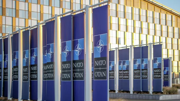Баннеры у здания штаб-квартиры НАТО в Брюсселе. Архивное фото  - Sputnik Кыргызстан